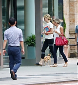 jennifer-lawrence-out-in-nyc-picturepub-12.jpg