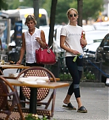 jennifer-lawrence-out-in-nyc-picturepub-13.jpg