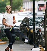 jennifer-lawrence-out-in-nyc-picturepub-14.jpg