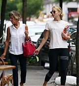 jennifer-lawrence-out-in-nyc-picturepub-20.jpg