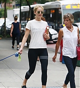 jennifer-lawrence-out-in-nyc-picturepub-32.jpg
