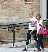 jennifer-lawrence-out-in-nyc-picturepub-37.jpg